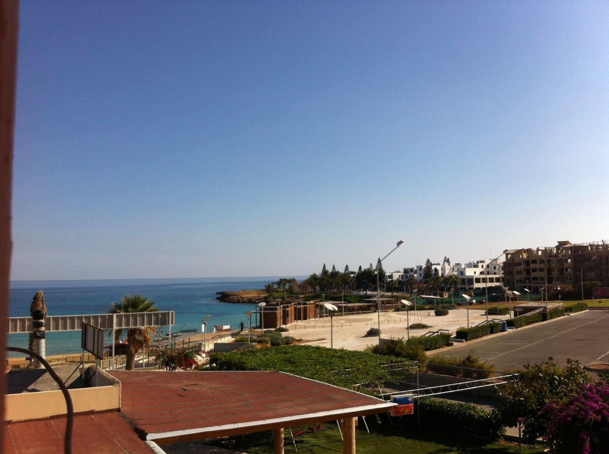 Blue Peter Apartments Protaras Buitenkant foto